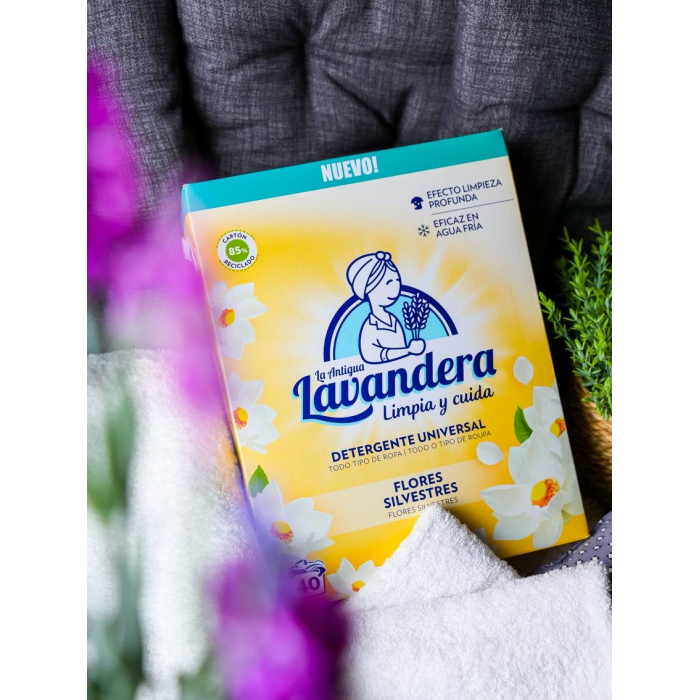 Пральний порошок Lavandera Flores Silvestres універсальний з ароматом польових квітів, 2.2 кг (40 прань) - 