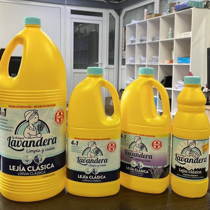 Универсальный дезинфектор-отбеливатель Lavandera clasica 4в1 классический, 2 л - 